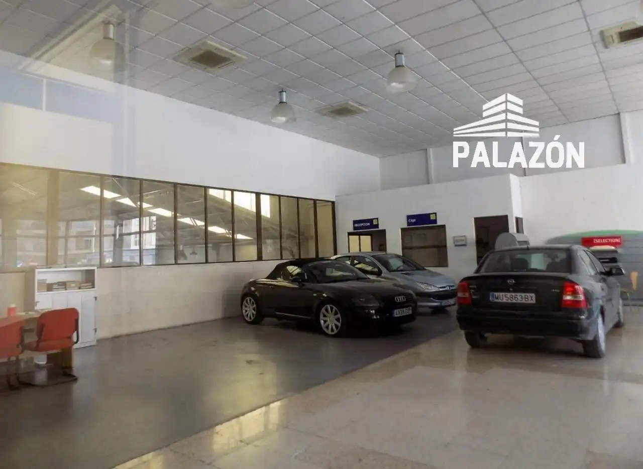 Nau industrial en venda a Crevillent