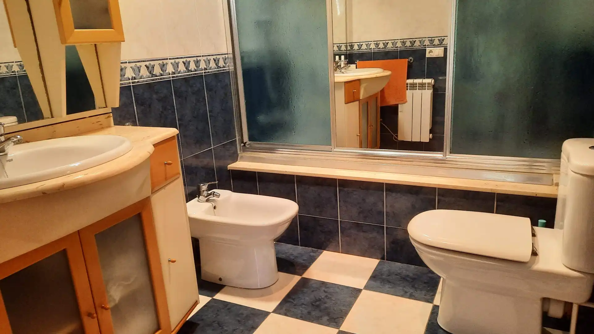 Badezimmer von Einfamilien-Reihenhaus zum Verkauf in Vinaròs mit Klimaanlage, Heizung und Privatgarten