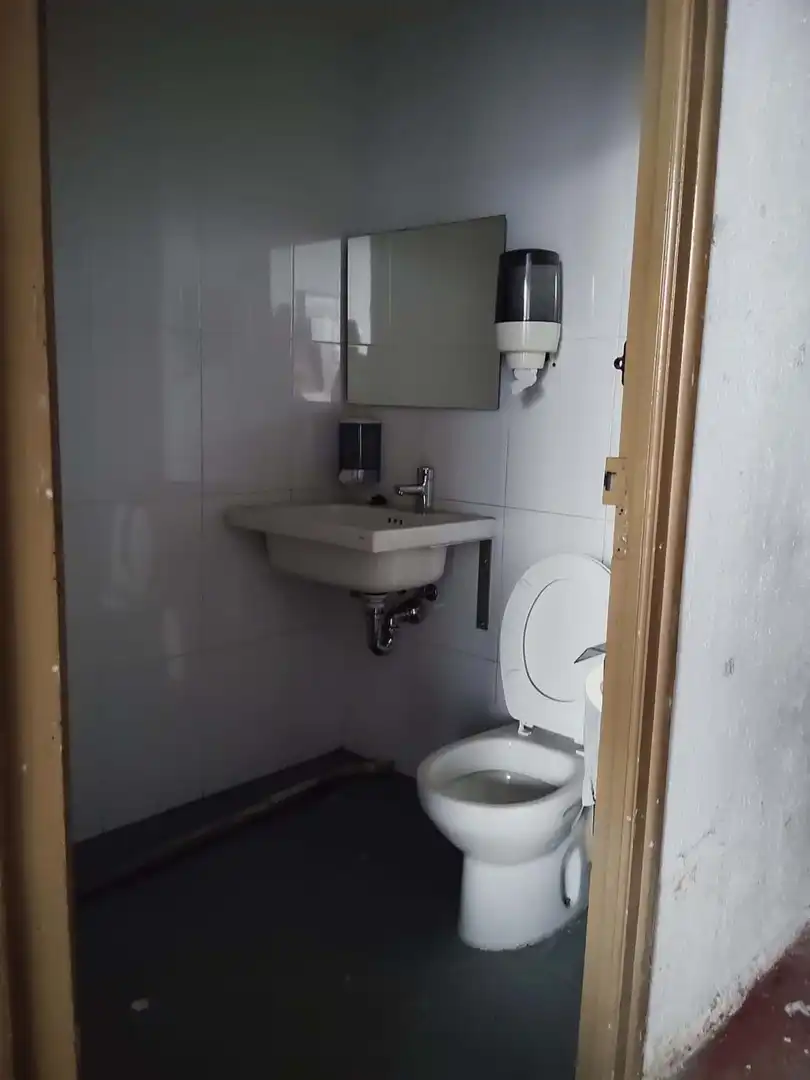 Baño de Nave industrial de alquiler en Vitoria - Gasteiz