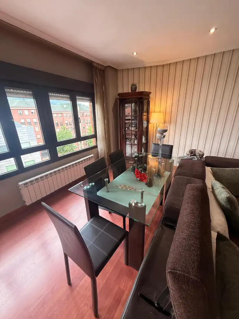 Comedor de Piso en venta en Oviedo  con Calefacción, Parquet y Terraza