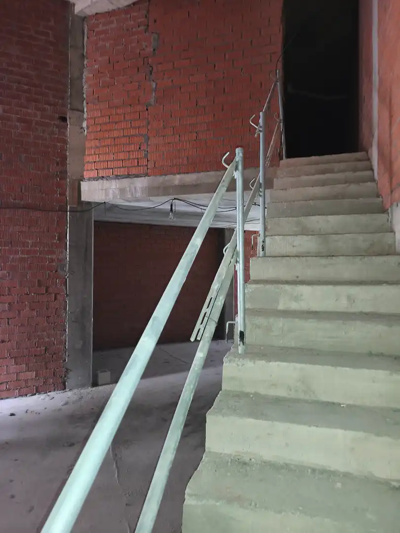 Außenansicht von Geschaftsraum zur Miete in Oviedo  mit Terrasse