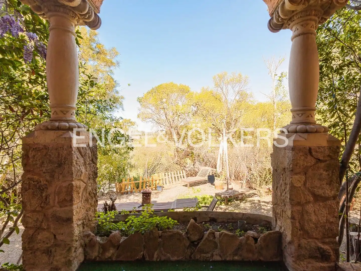 Terrassa de Casa o xalet en venda en Barcelona amb Calefacció, Jardí privat i Terrassa
