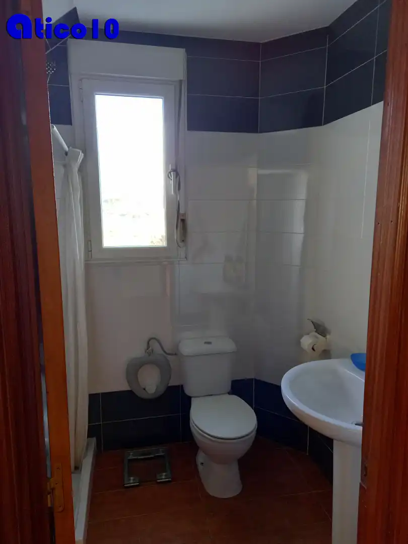 Badezimmer von Einfamilien-Reihenhaus zum Verkauf in Oviedo  mit Heizung, Privatgarten und Parkett