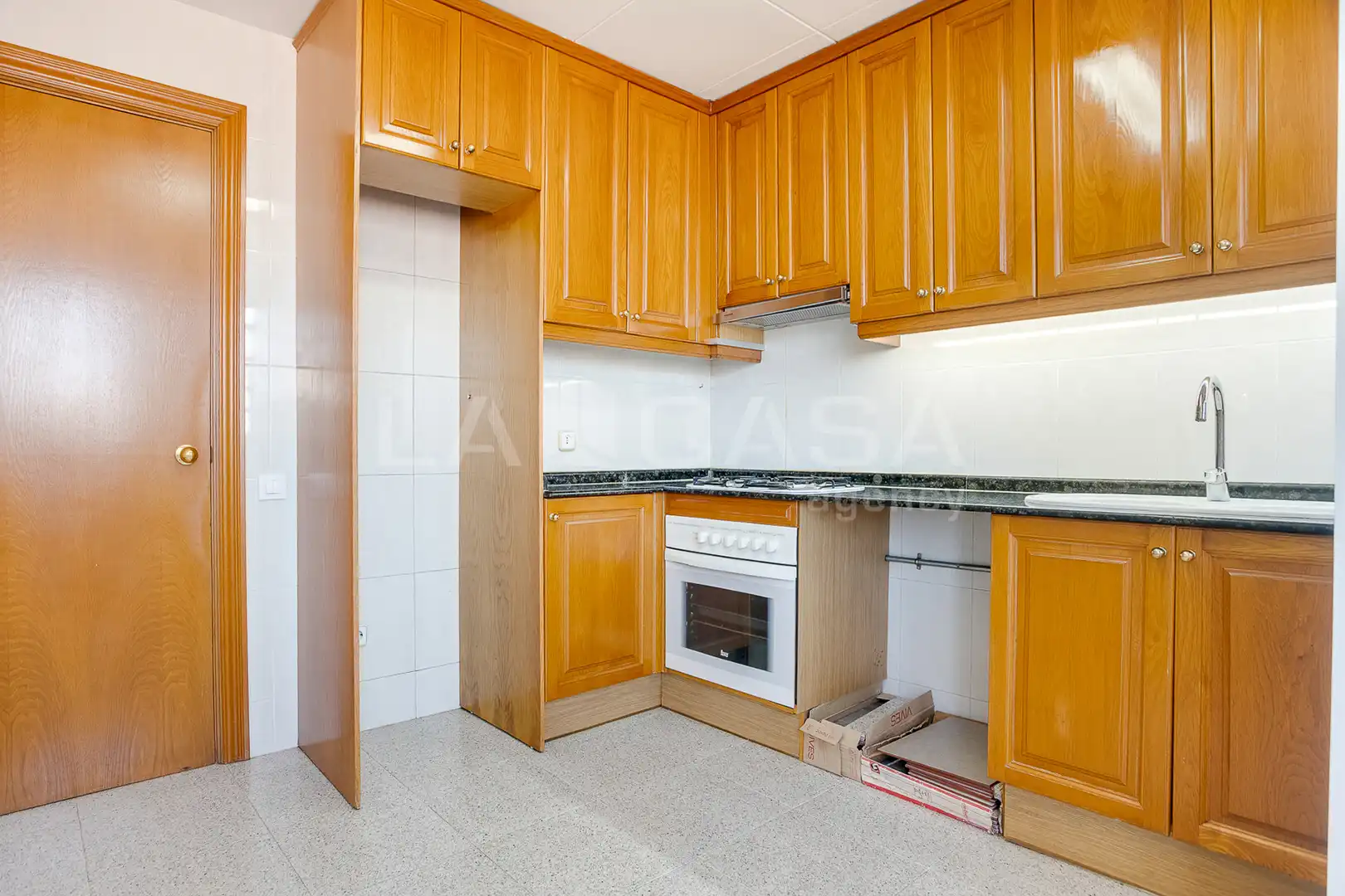 Cocina de Piso en venta en Barcelona con Calefacción y Balcón