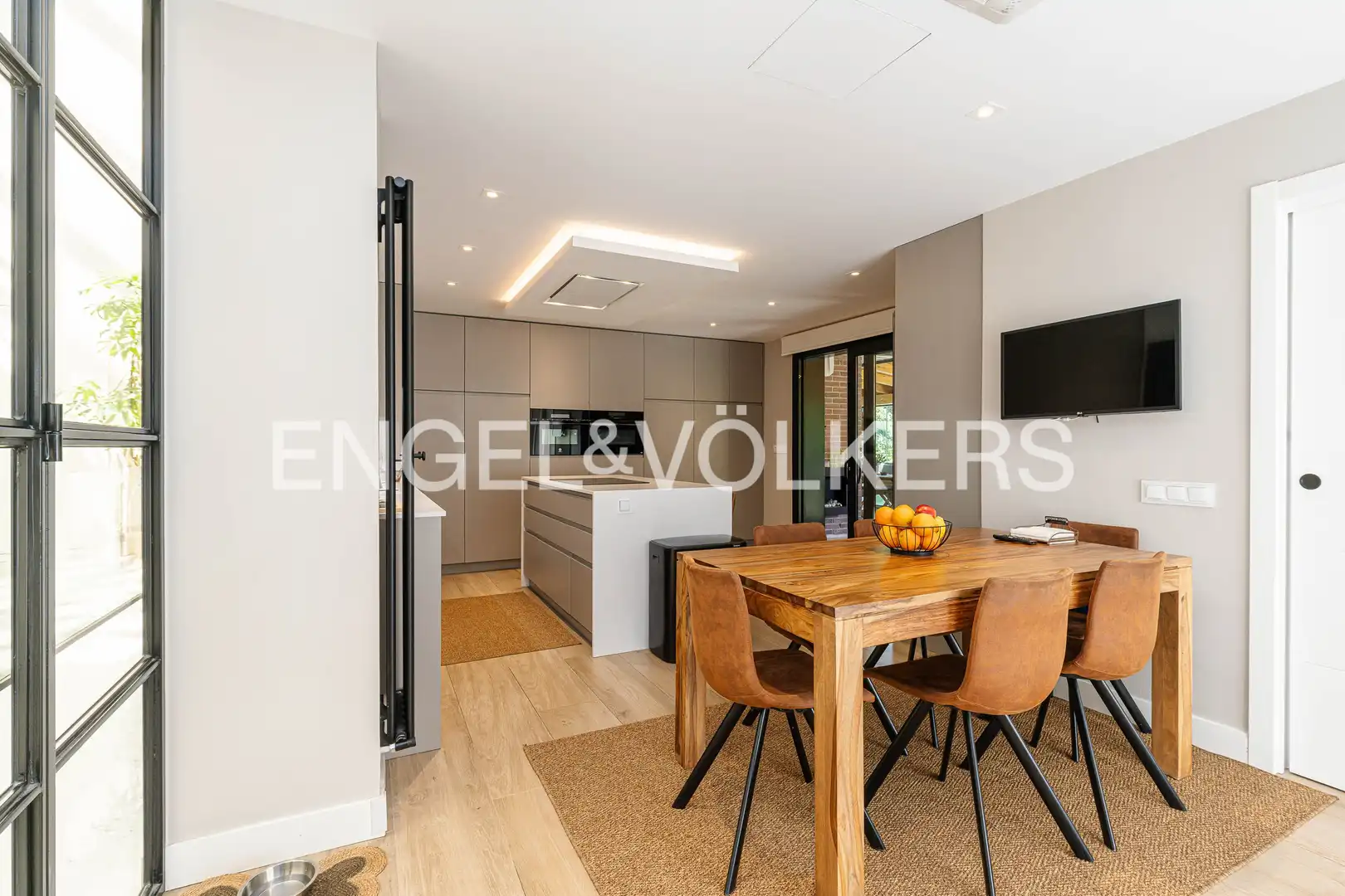 Comedor de Casa o chalet en venta en Boadilla del Monte con Aire acondicionado, Calefacción y Jardín privado