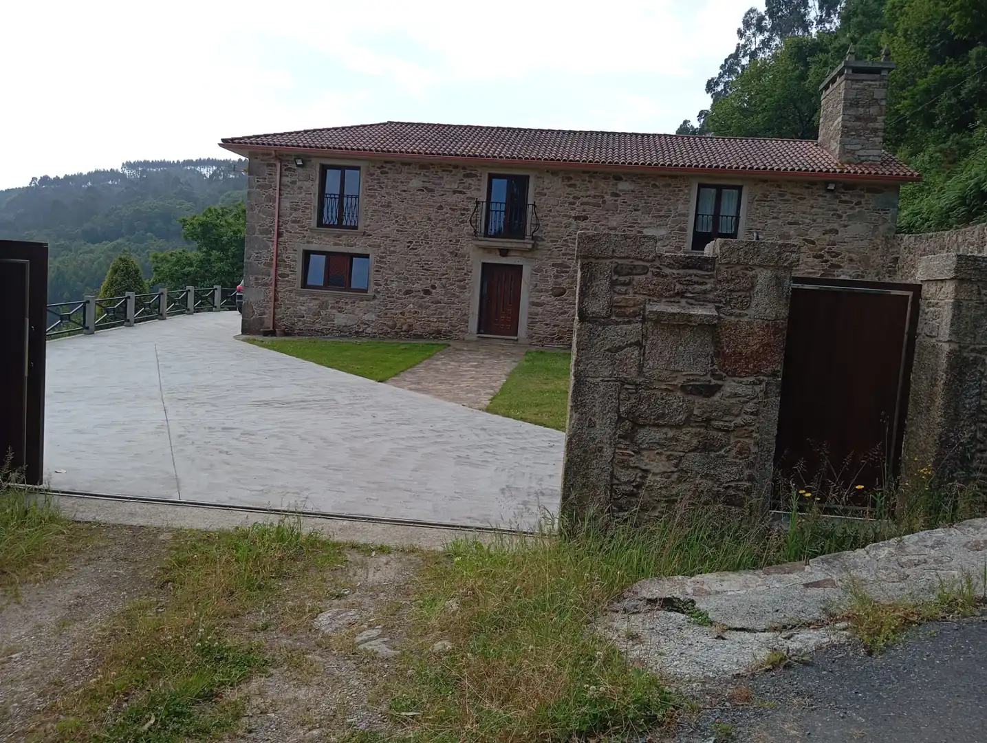 Vista exterior de Casa o chalet en venta en A Laracha   con Amueblado