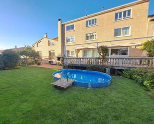 Piscina de Casa adosada en venda en Burgos Capital amb Terrassa i Piscina