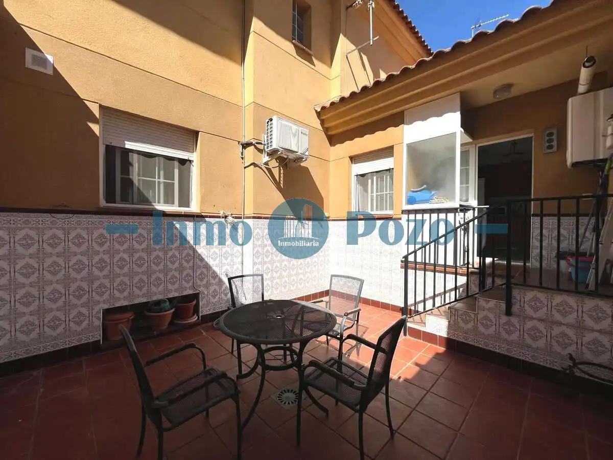 Außenansicht von Maisonette zum Verkauf in Almendralejo mit Abstellraum und Möbliert