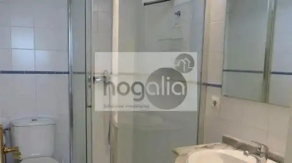 Bany de Pis de lloguer en Sevilla amb Aire condicionat i Moblat