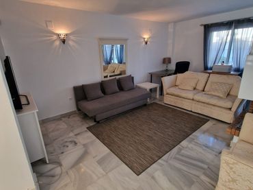 Mini appartamento con piscina in affitto a Nueva Andalucía