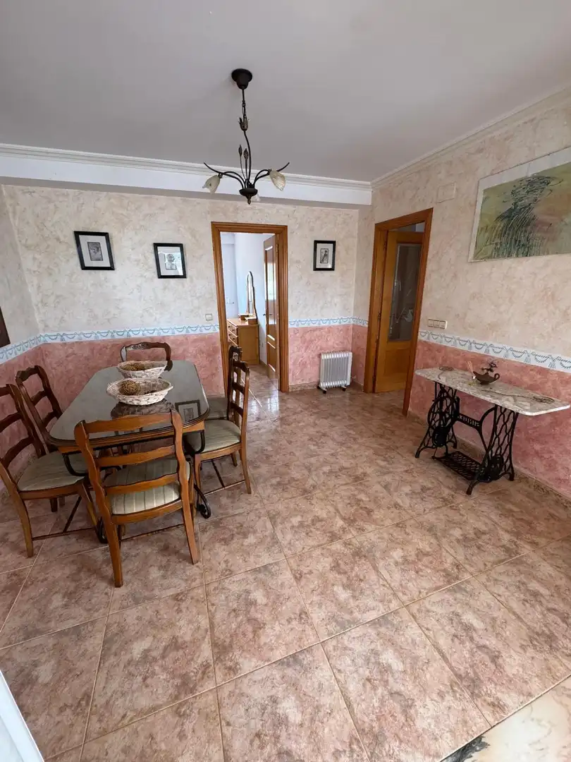 Menjador de Casa o xalet en venda en La Pobla de Vallbona amb Aire condicionat, Jardí privat i Terrassa