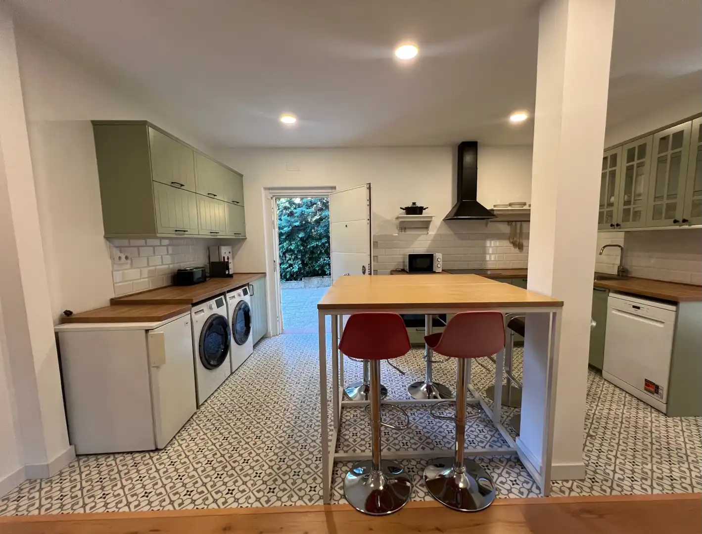 Cuina de Casa o xalet per a compartir en Madrid amb Aire condicionat, Calefacció i Jardí privat