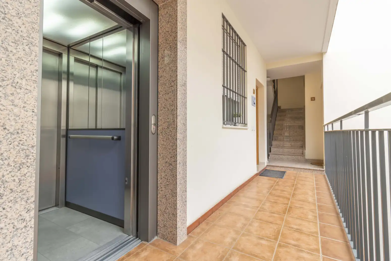 Flat for sale in Sevilla  with Air Conditioner, Heating and Balcony
