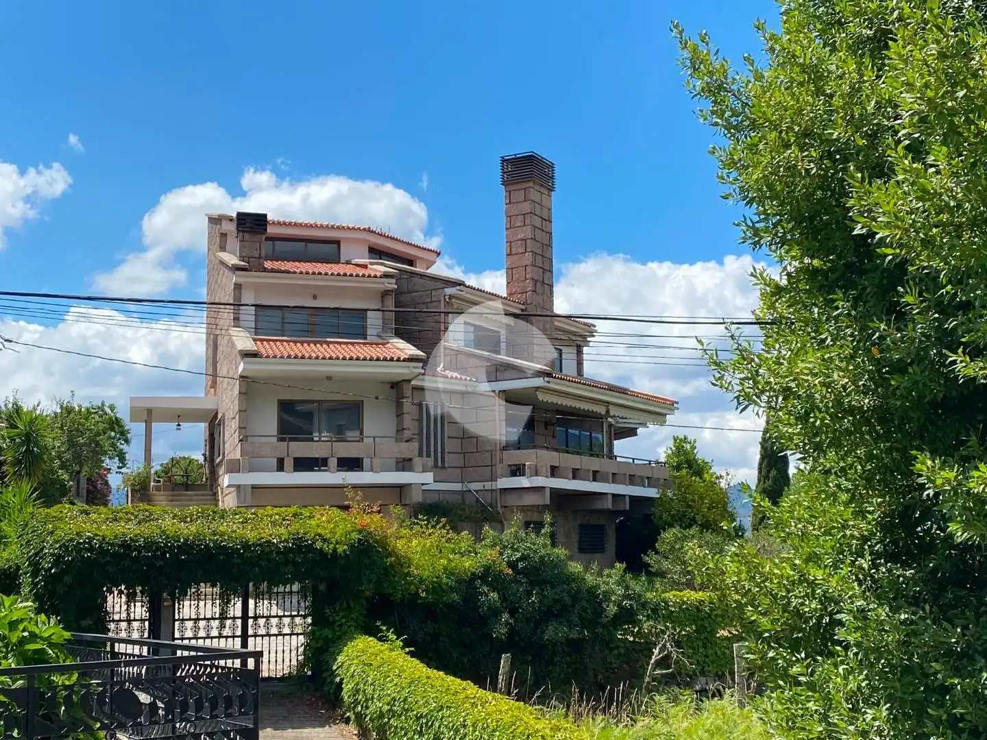 Vista exterior de Casa o xalet en venda en Entrimo amb Calefacció, Jardí privat i Traster