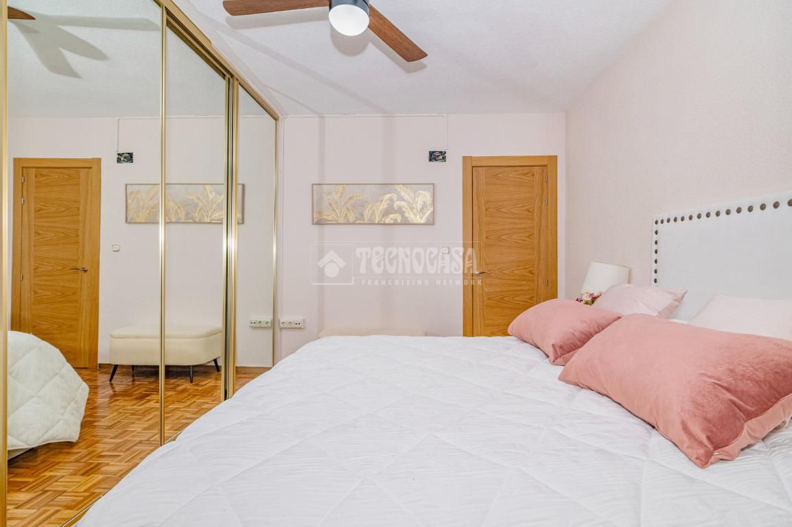 Bedroom of Flat for sale in  Granada Capital  with Air Conditioner, Heating and Balcony