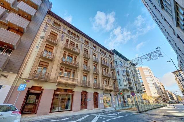 Piso en Venta en Pamplona-Iruña - CALLE LEYRE, 18 en 1º Ensanche