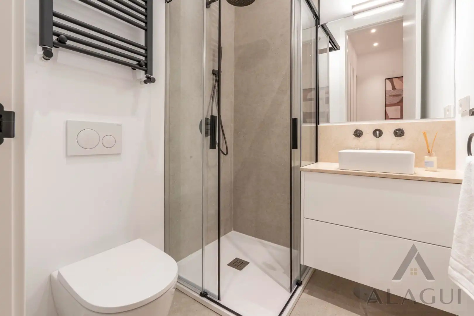 Badezimmer von Wohnung zum Verkauf in Madrid mit Klimaanlage, Heizung und Möbliert
