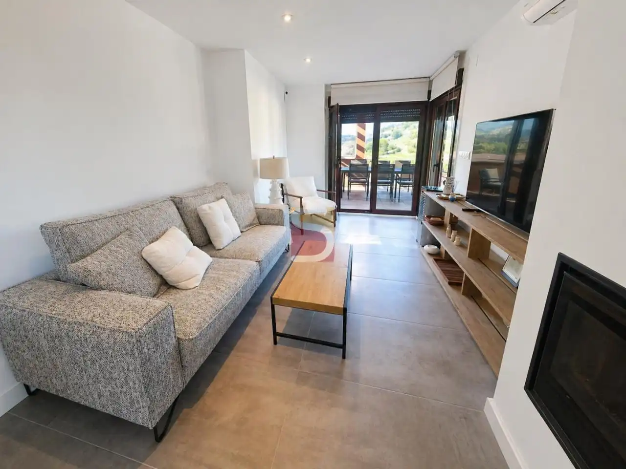 Sala d'estar de Àtic de lloguer en Marín amb Aire condicionat, Calefacció i Terrassa