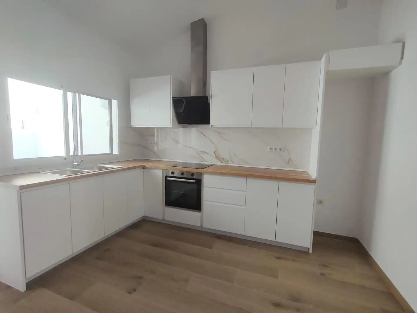Kitchen of Flat for rent in Torrent