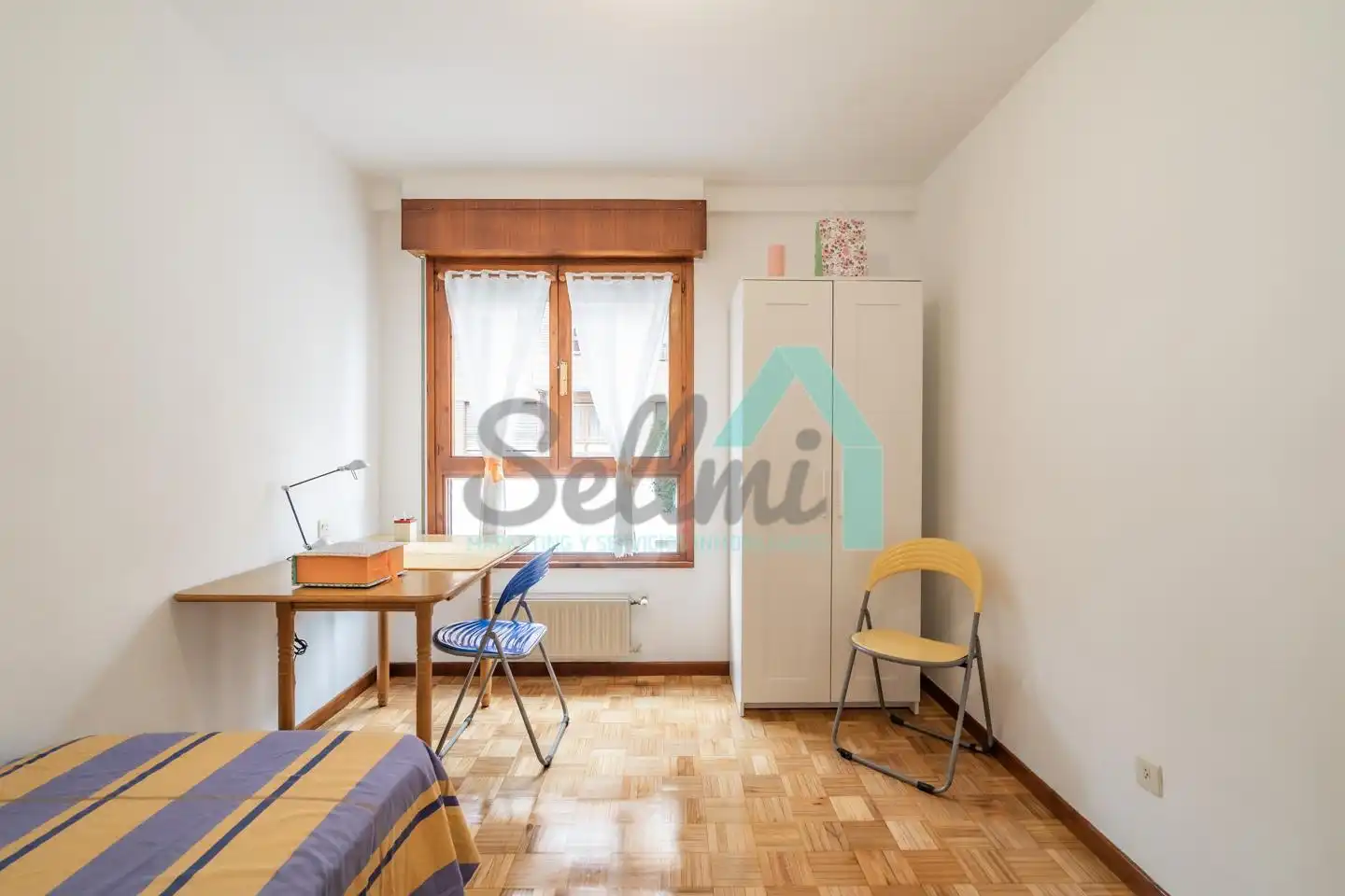 Habitación de Piso de alquiler en Oviedo  con Calefacción, Parquet y Terraza