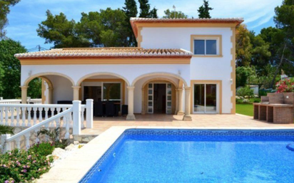 Vista exterior de Casa o xalet en venda en Jávea / Xàbia amb Aire condicionat, Terrassa i Piscina