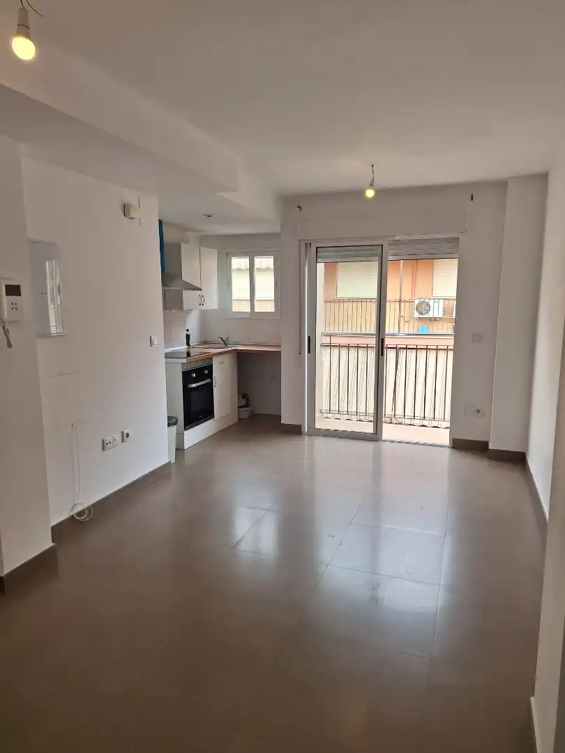 Dachboden zur Miete in Carrer del Poeta Llorente, Centro Ciudad