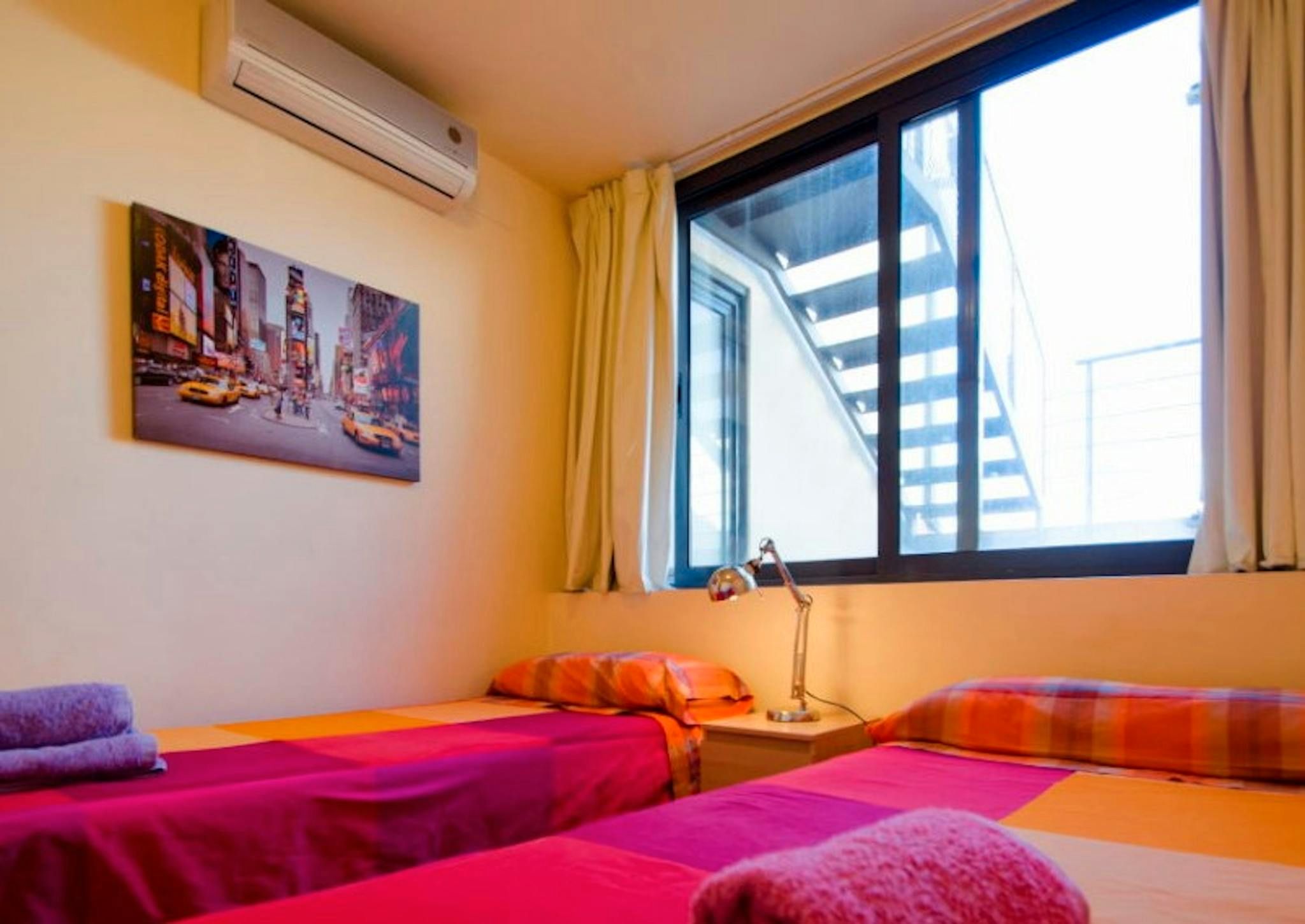 Dormitori de Pis de lloguer en  Barcelona Capital amb Aire condicionat, Calefacció i Moblat