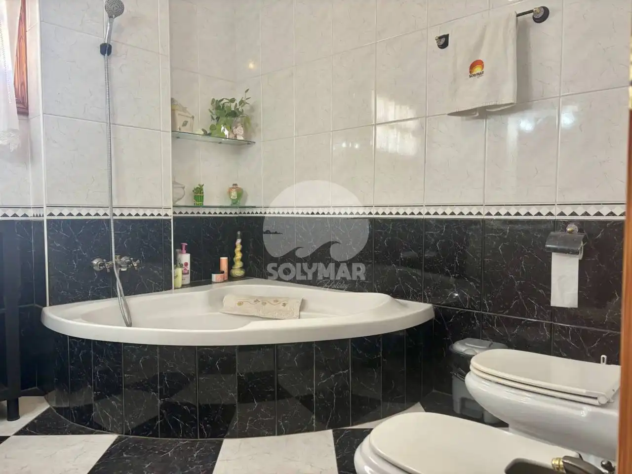 Bany de Casa o xalet en venda en Vélez-Málaga amb Aire condicionat, Jardí privat i Terrassa
