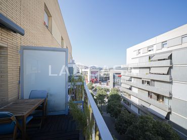 Dúplex con balcón en venta en Carrer de Mèrida