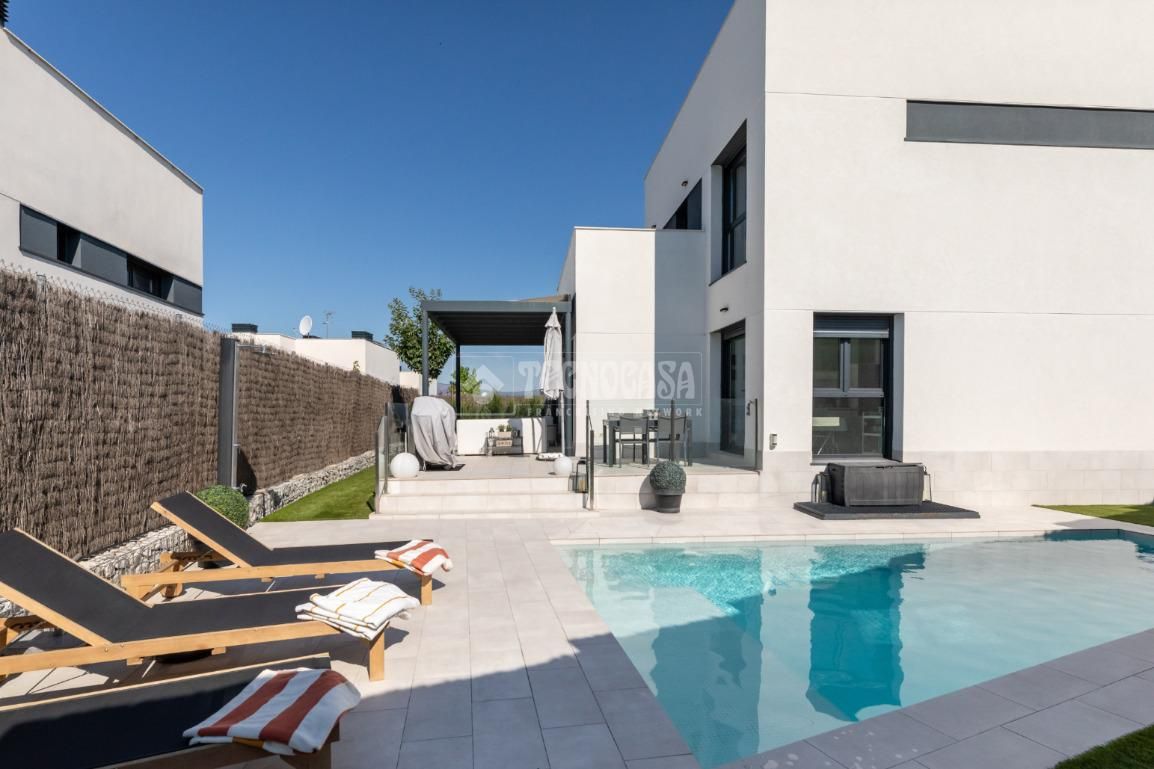 Exterior view of House or chalet for sale in Torrelodones  with Air Conditioner, Heating and Private garden