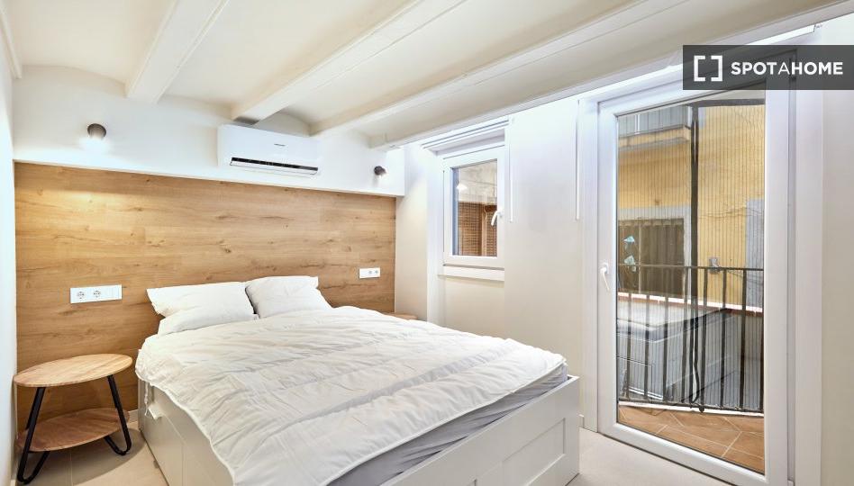 Photo 1 of Flat to rent in El Raval, Barcelona