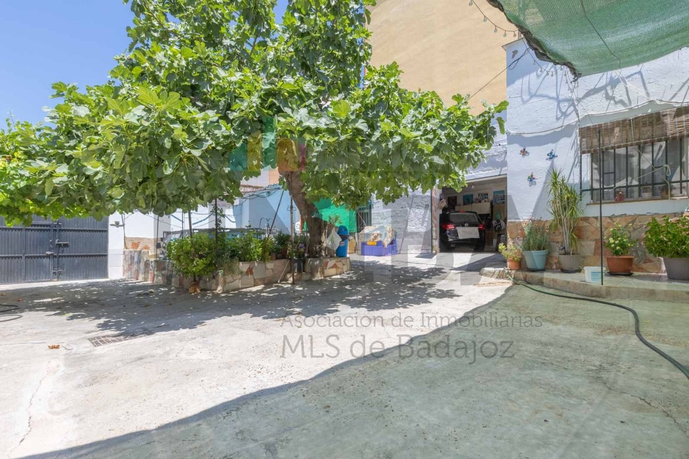 Exterior view of House or chalet for sale in Badajoz Capital  with Air Conditioner, Terrace and Storage room