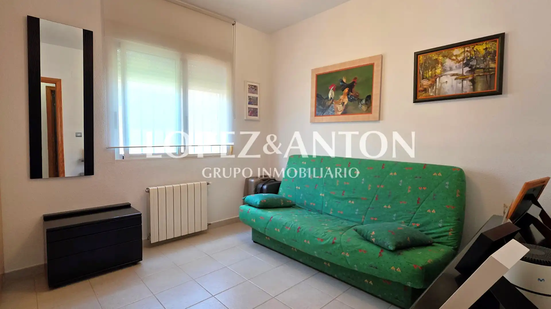 Sala d'estar de Casa o xalet en venda en L'Eliana amb Aire condicionat, Calefacció i Jardí privat