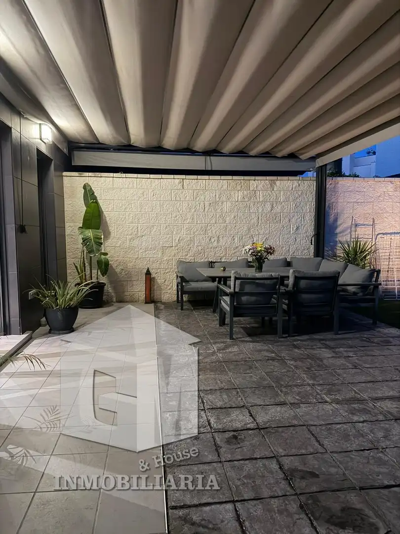Terrasse von Einfamilien-Reihenhaus zum Verkauf in Arroyomolinos (Madrid) mit Klimaanlage, Heizung und Privatgarten