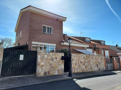 Exterior view of Single-family semi-detached for sale in Villanueva de la Torre