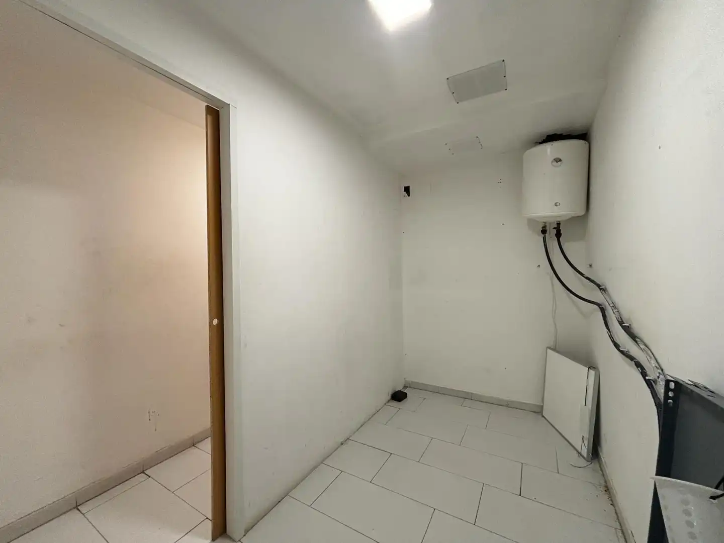 Commercial properties for rent in Avenida banys, dels, Lluminetes