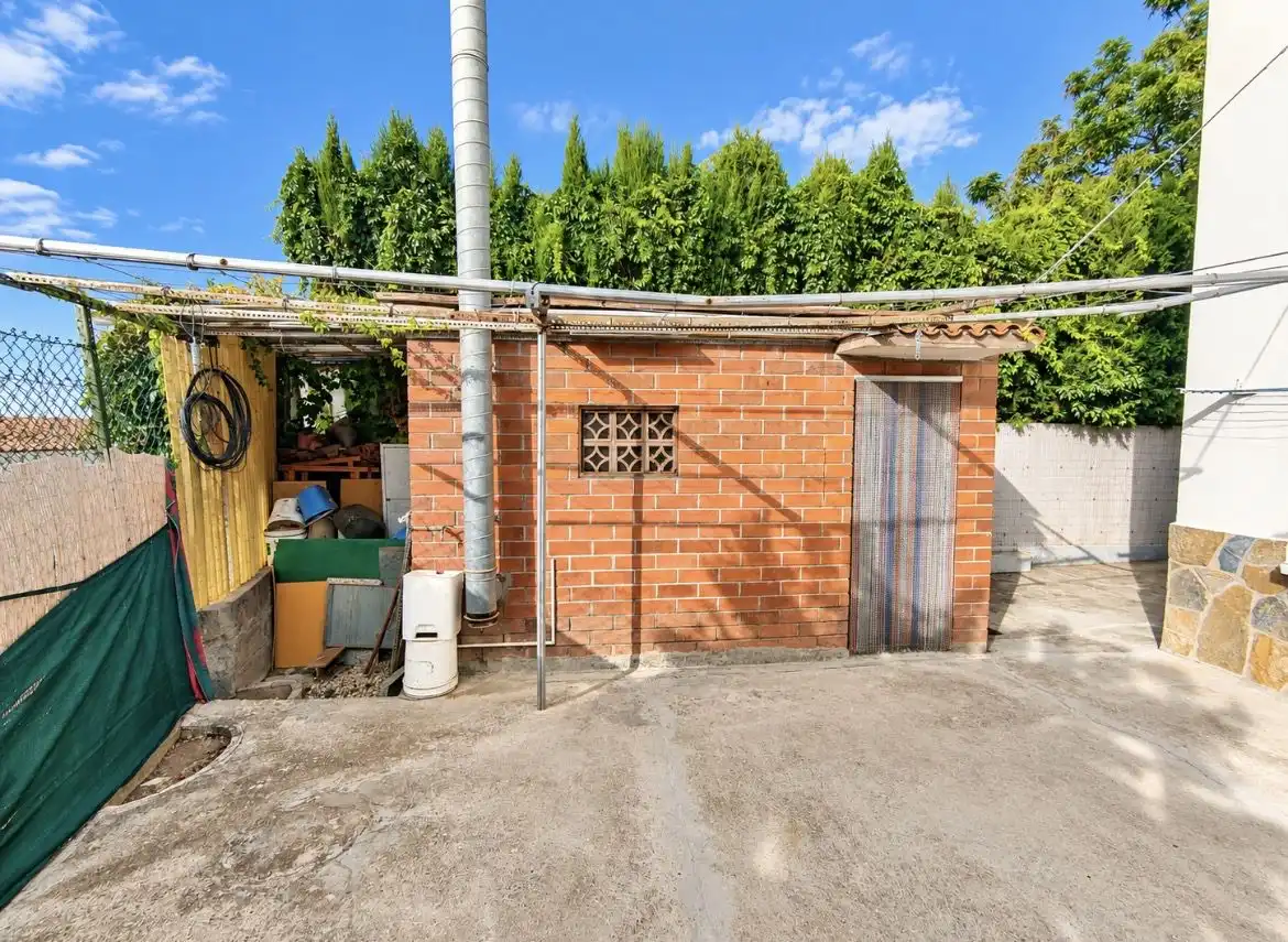 Vista exterior de Casa o xalet en venda en Esparreguera amb Calefacció, Terrassa i Traster
