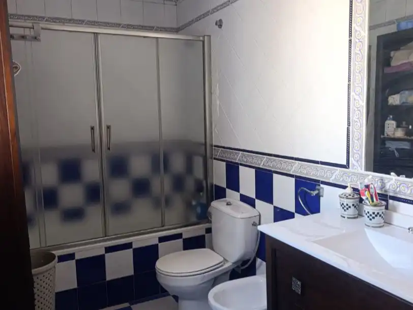 Bany de Casa o xalet en venda en Palma del Río amb Aire condicionat, Terrassa i Balcó