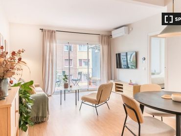 Appartamento con balcone in affitto a Eixample
