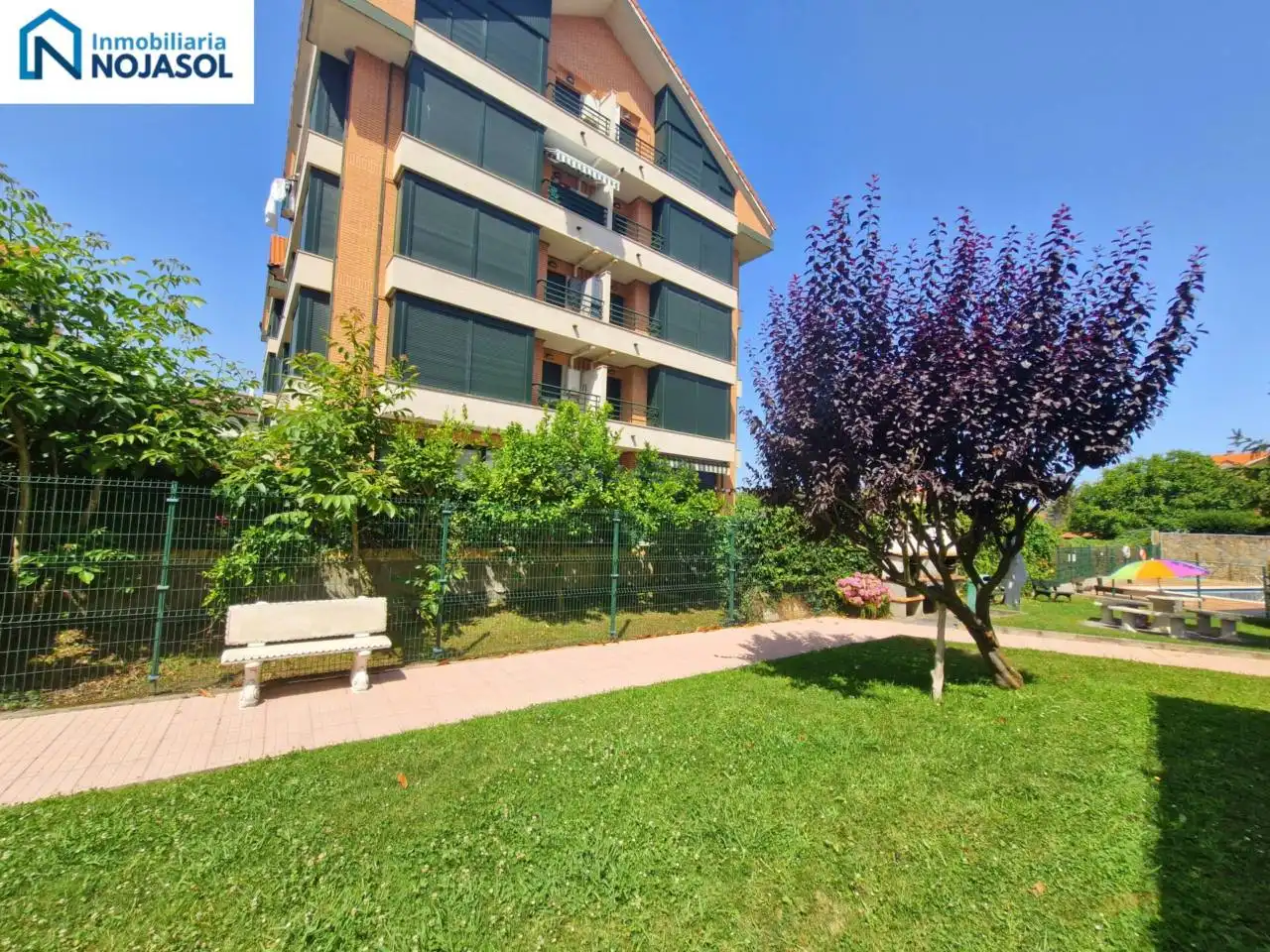 Vista exterior de Apartamento en venta en Noja con Calefacción, Terraza y Balcón