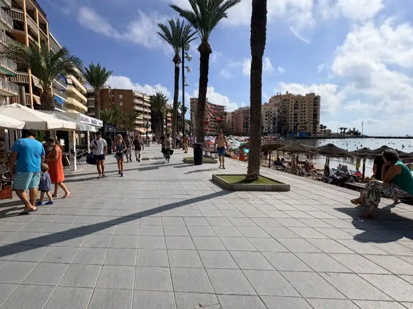 Vista exterior de Piso en venta en Torrevieja con Aire acondicionado, Terraza y Balcón