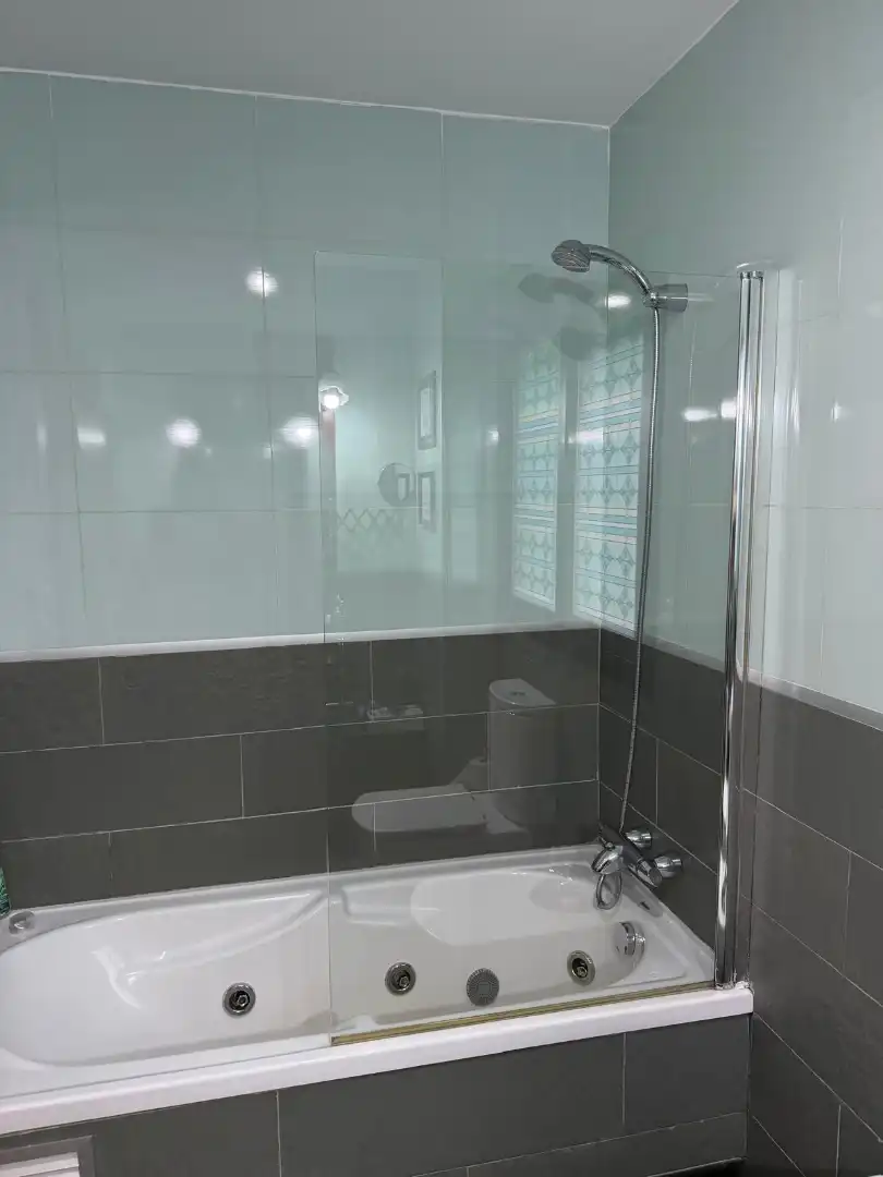 Baño de Ático en venta en Ceuta con Aire acondicionado, Terraza y Trastero