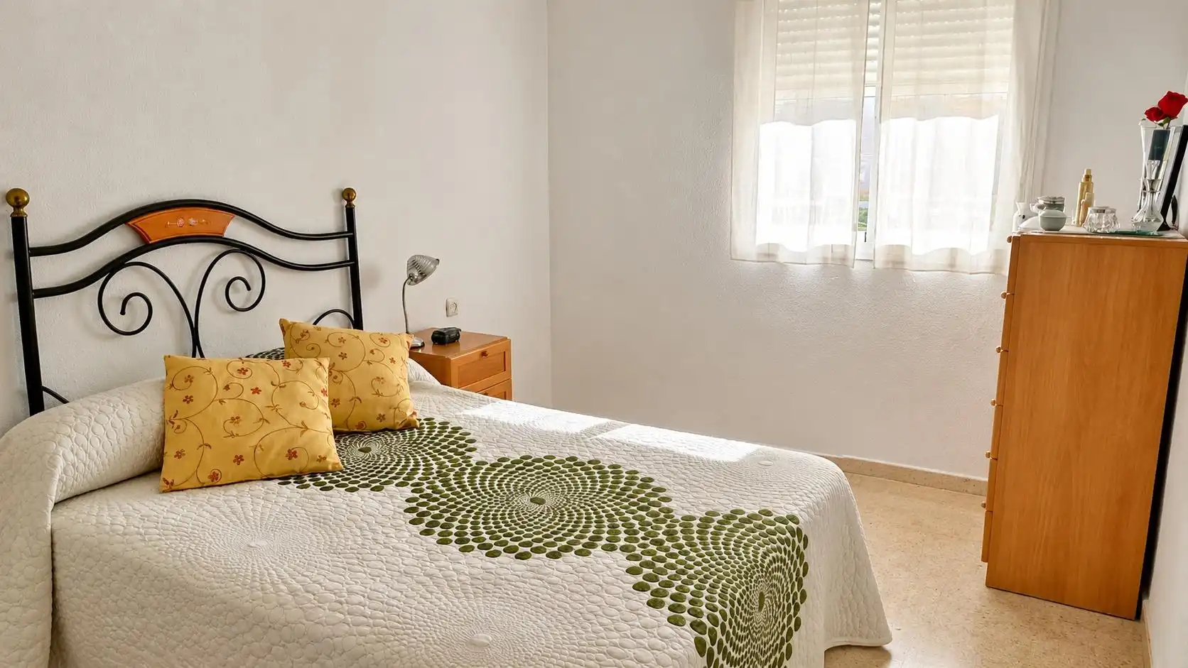 Habitación de Apartamento en venta en Vélez-Málaga con Terraza, Amueblado y Piscina comunitaria