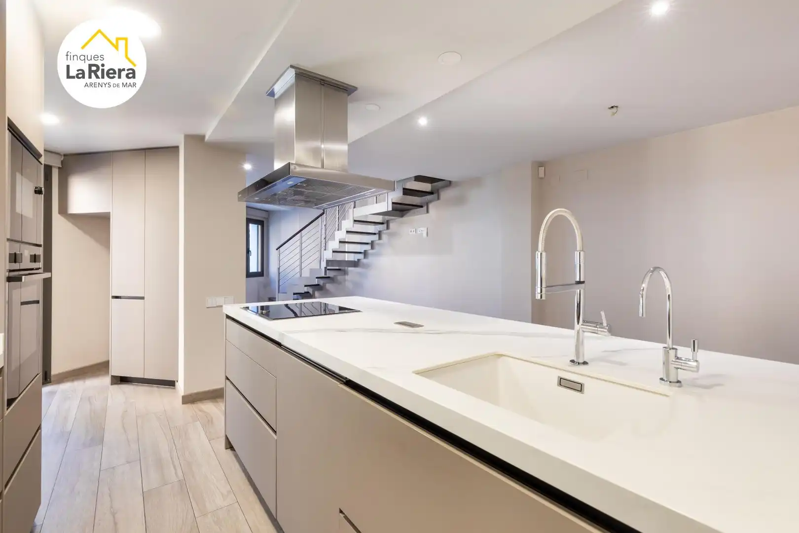 Cocina de Dúplex en venta en Arenys de Mar con Aire acondicionado, Calefacción y Terraza