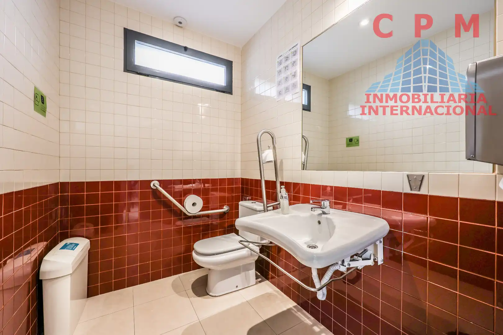 Bathroom of Office for sale in Madrid  with Air Conditioner, Heating and Terrace