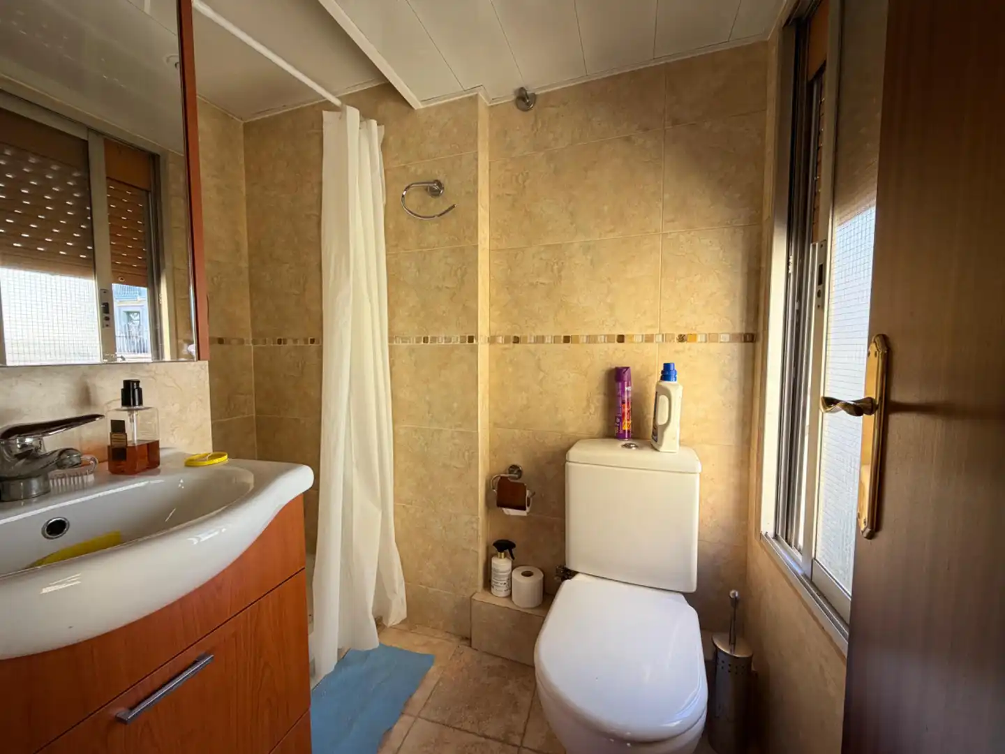 Baño de Piso en venta en Barcelona con Horno y Balcón