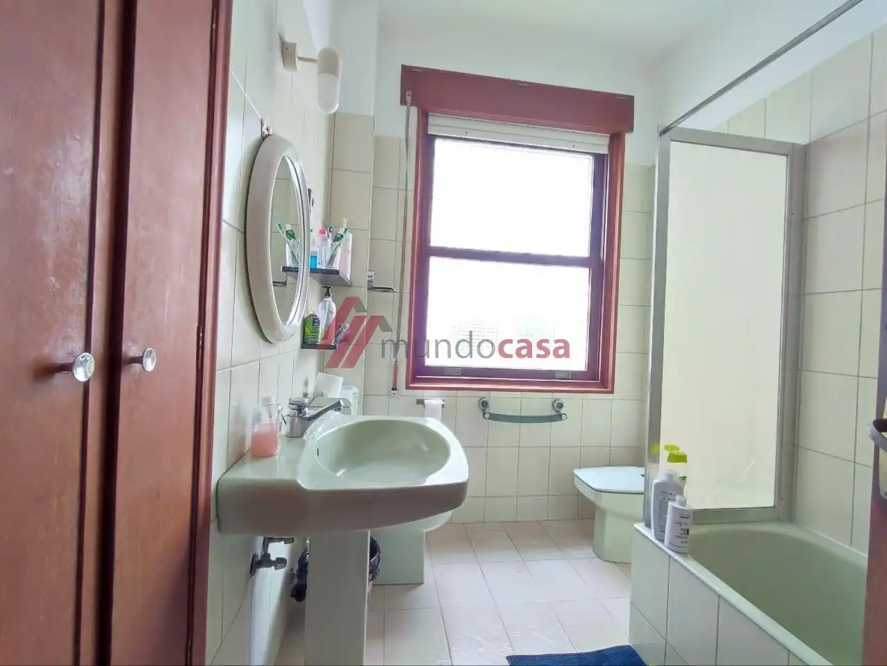 Baño de Piso para compartir en Ferrol con Calefacción, Parquet y Amueblado