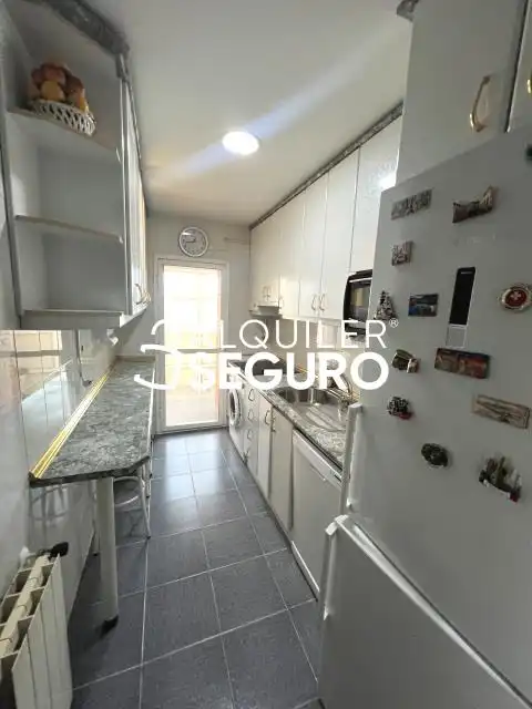 Cuina de Pis de lloguer en Madrid amb Calefacció i Moblat