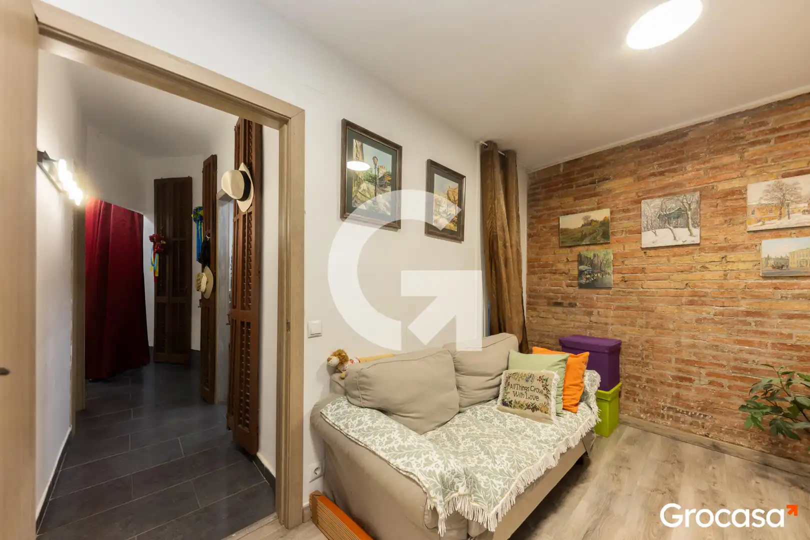 Flat for sale in Barcelona  with Air Conditioner, Oven and Washing machine