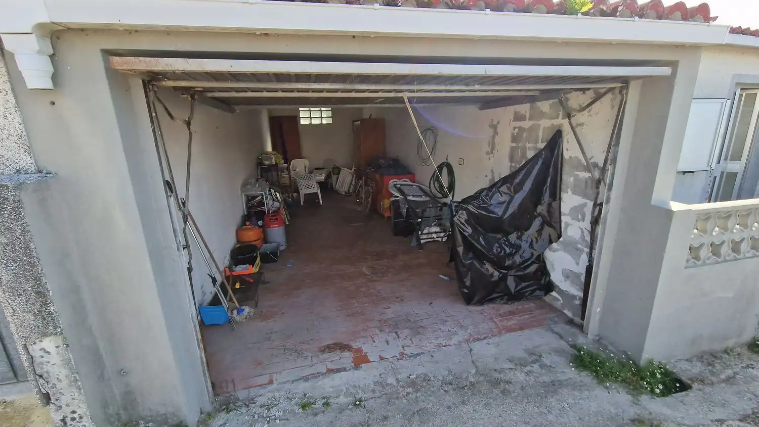 Aparcament de Casa o xalet en venda en Carballo amb Jardí privat, Terrassa i Traster